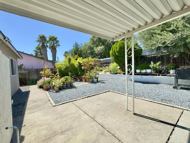 5813 Bamford Dr, Sacramento, CA 95823