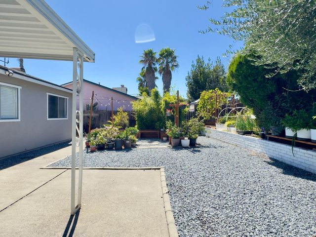5813 Bamford Dr, Sacramento, CA 95823