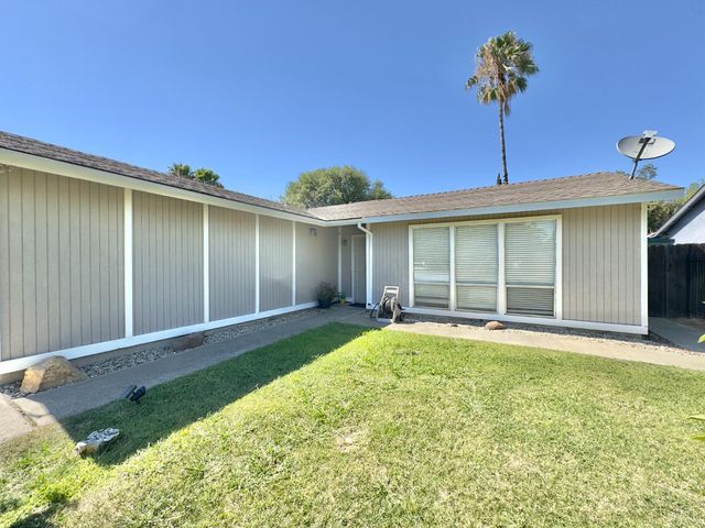 5813 Bamford Dr, Sacramento, CA 95823