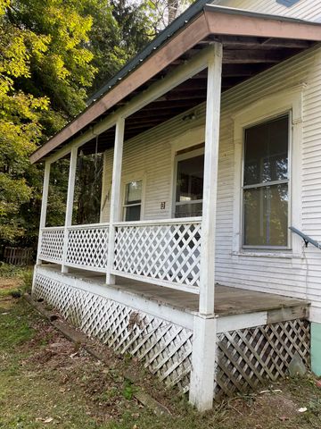 207 River Road, Cambridge, VT 05444