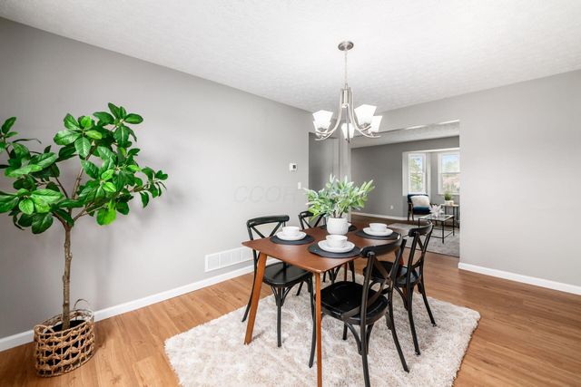 73 Jefferson Ridge Drive, Pataskala, OH 43062