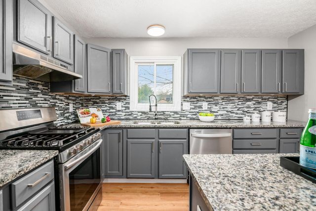 73 Jefferson Ridge Drive, Pataskala, OH 43062