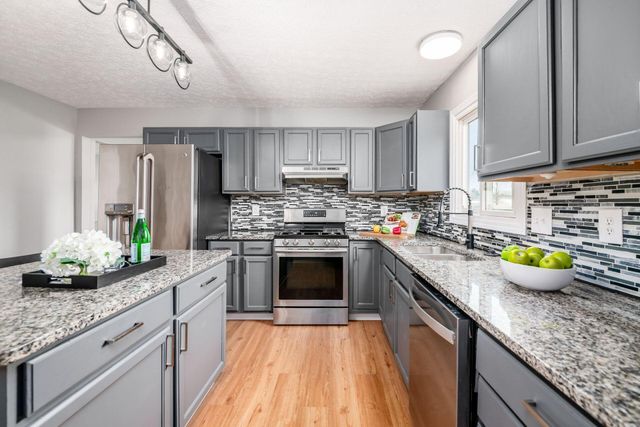 73 Jefferson Ridge Drive, Pataskala, OH 43062