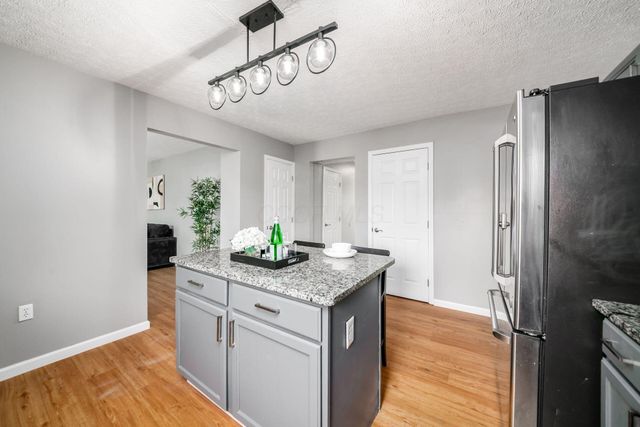 73 Jefferson Ridge Drive, Pataskala, OH 43062