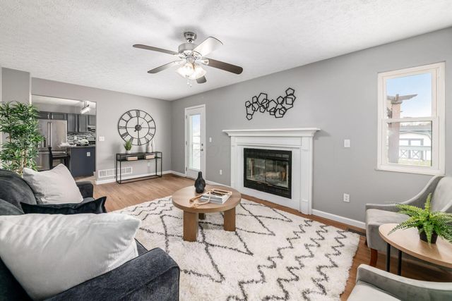 73 Jefferson Ridge Drive, Pataskala, OH 43062