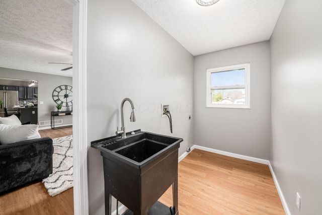 73 Jefferson Ridge Drive, Pataskala, OH 43062