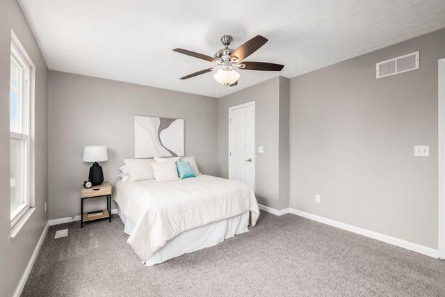 73 Jefferson Ridge Drive, Pataskala, OH 43062