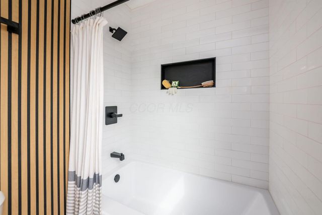 73 Jefferson Ridge Drive, Pataskala, OH 43062