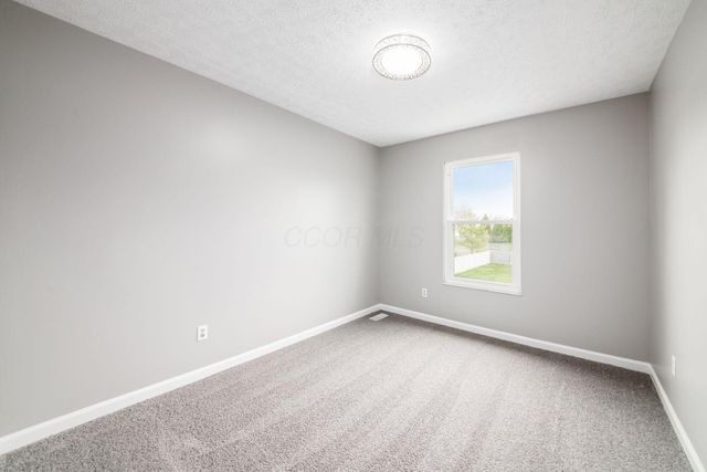 73 Jefferson Ridge Drive, Pataskala, OH 43062