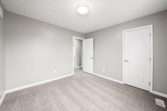 73 Jefferson Ridge Drive, Pataskala, OH 43062