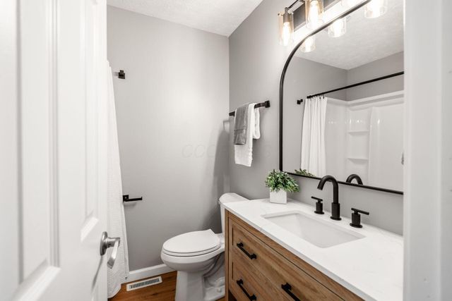 73 Jefferson Ridge Drive, Pataskala, OH 43062