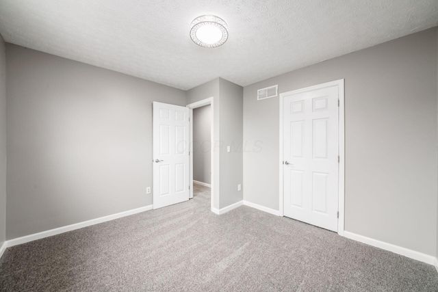 73 Jefferson Ridge Drive, Pataskala, OH 43062