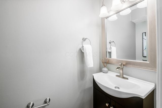 73 Jefferson Ridge Drive, Pataskala, OH 43062