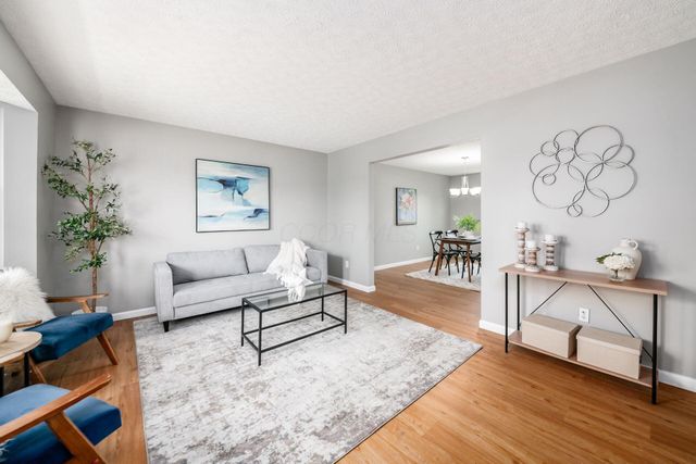 73 Jefferson Ridge Drive, Pataskala, OH 43062