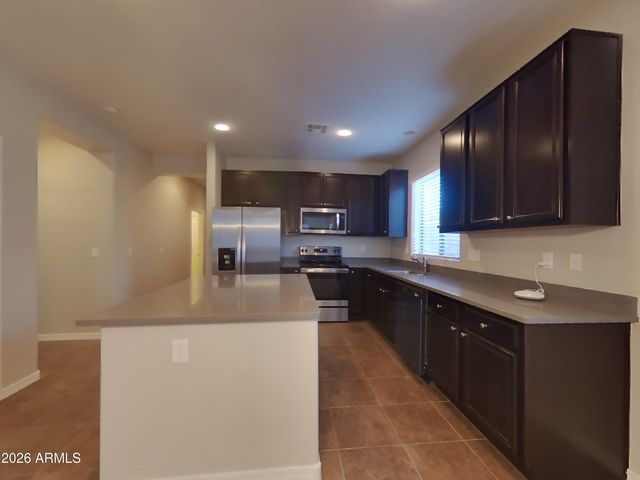 880 W BUSA Drive, San Tan Valley, AZ 85143