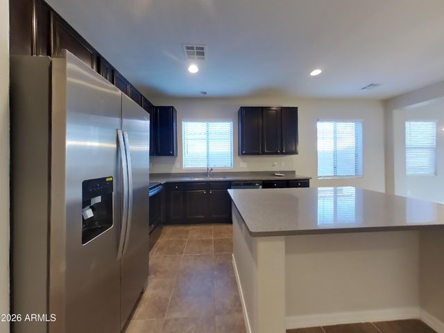 880 W BUSA Drive, San Tan Valley, AZ 85143