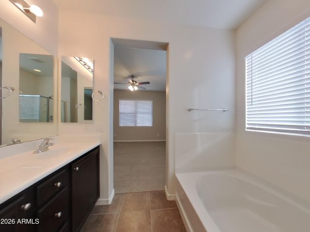 880 W BUSA Drive, San Tan Valley, AZ 85143