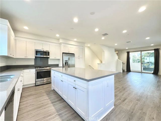 147 Episode, Irvine, CA 92618