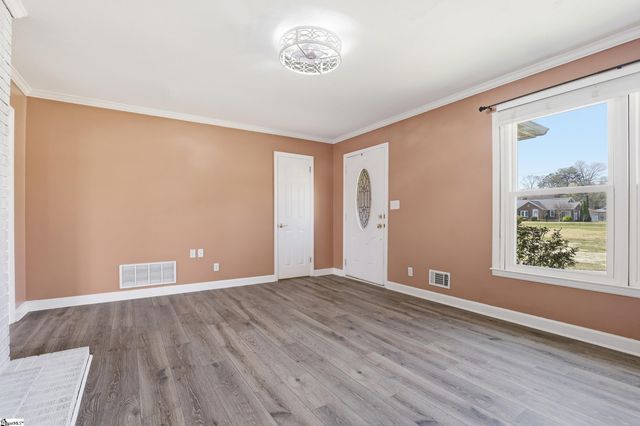 4304 Old Buncombe Road, Greenville, SC 29617