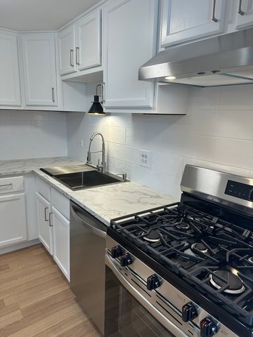 1463 Mercury Drive 304, Schaumburg, IL 60193