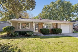 131 Locust Street, Oswego, IL 60543