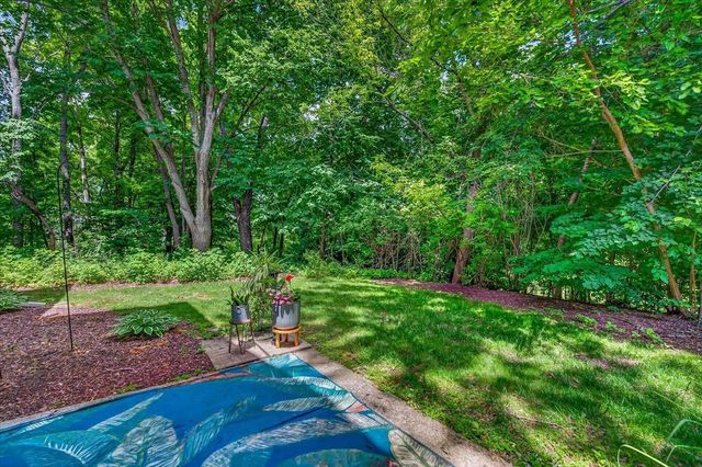65 Waunona Woods Court, Madison, WI 53713
