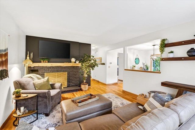 65 Waunona Woods Court, Madison, WI 53713