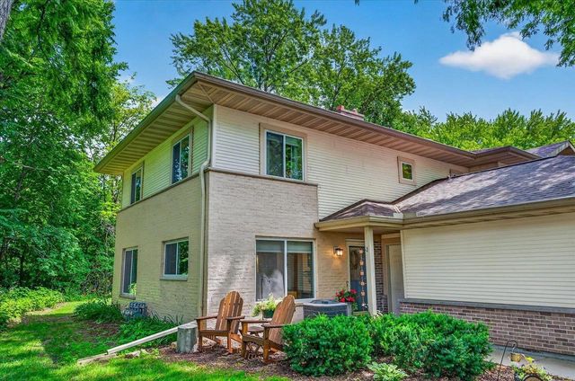 65 Waunona Woods Court, Madison, WI 53713