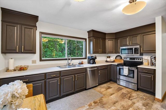 65 Waunona Woods Court, Madison, WI 53713