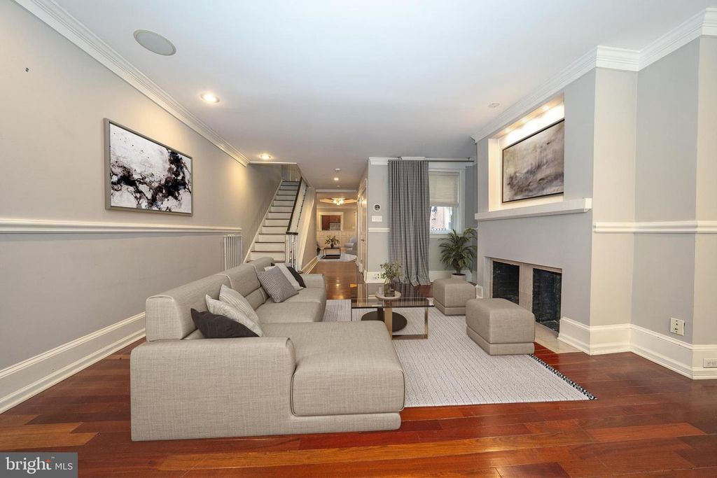 617 PINE ST, Philadelphia, PA 19106