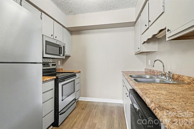 6107 Bent Tree Court, Charlotte, NC 28212