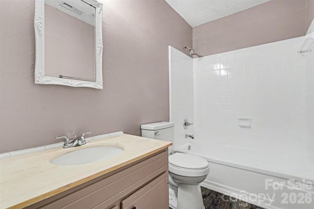 6107 Bent Tree Court, Charlotte, NC 28212