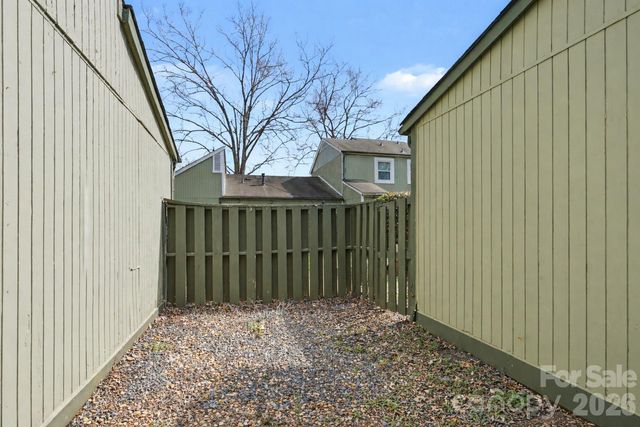 6107 Bent Tree Court, Charlotte, NC 28212