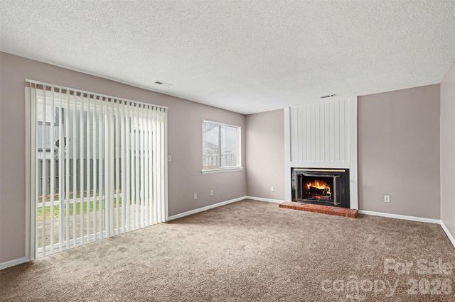 6107 Bent Tree Court, Charlotte, NC 28212