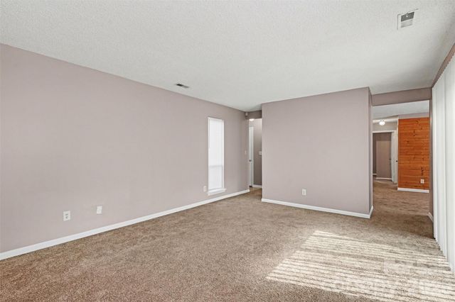 6107 Bent Tree Court, Charlotte, NC 28212