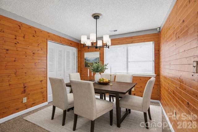 6107 Bent Tree Court, Charlotte, NC 28212