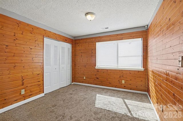 6107 Bent Tree Court, Charlotte, NC 28212