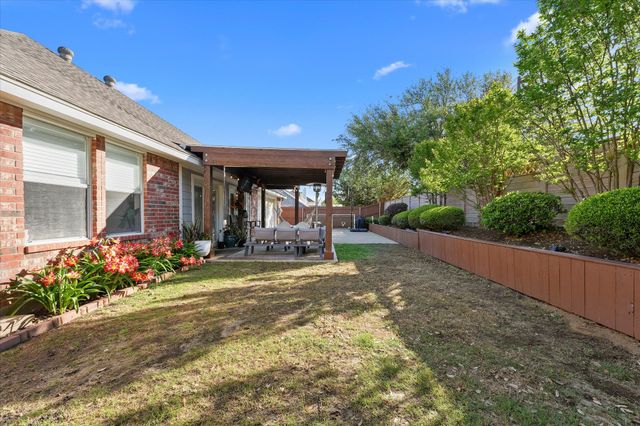 107 Montreal Drive, Hurst, TX 76054