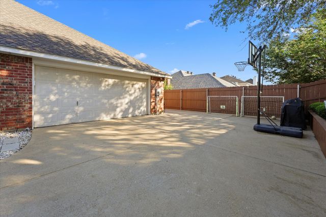 107 Montreal Drive, Hurst, TX 76054