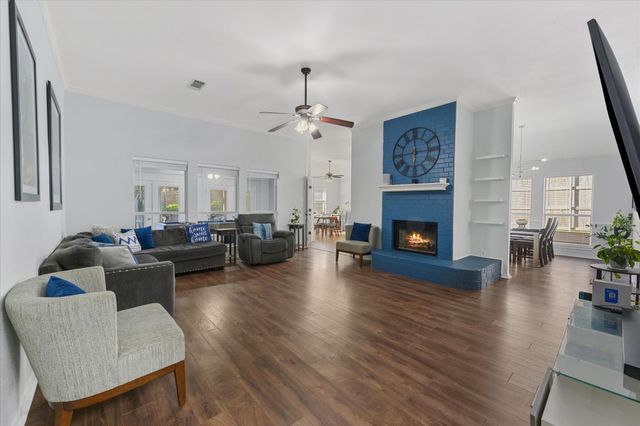 107 Montreal Drive, Hurst, TX 76054