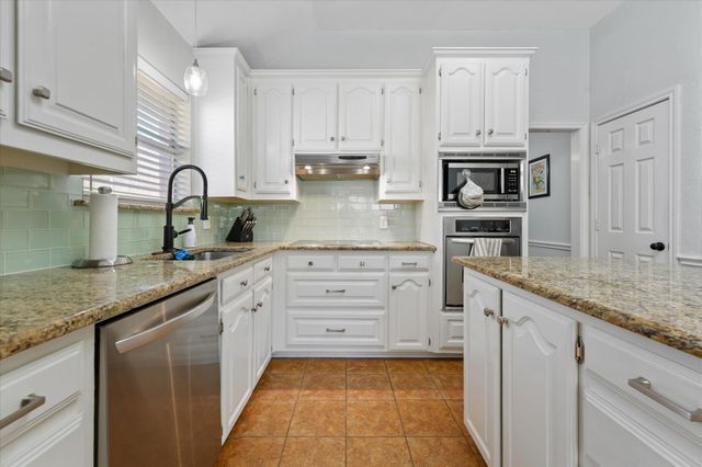 107 Montreal Drive, Hurst, TX 76054