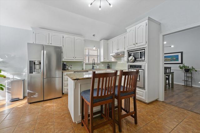 107 Montreal Drive, Hurst, TX 76054