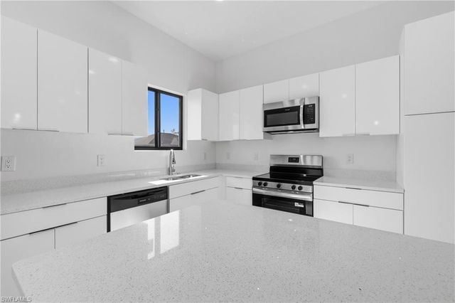 602 NW 25th TER, Cape Coral, FL 33993