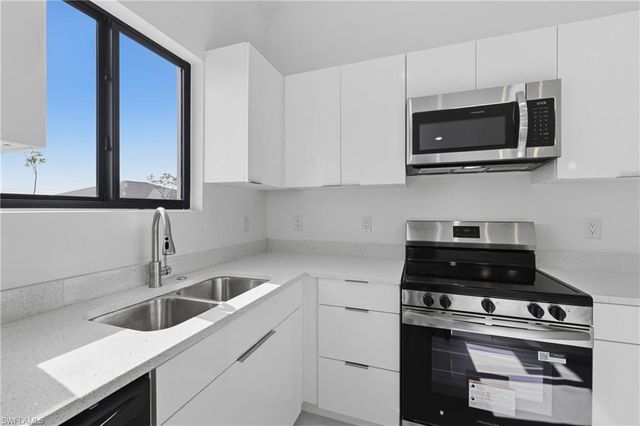 602 NW 25th TER, Cape Coral, FL 33993