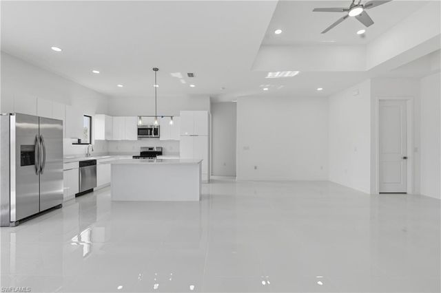 602 NW 25th TER, Cape Coral, FL 33993