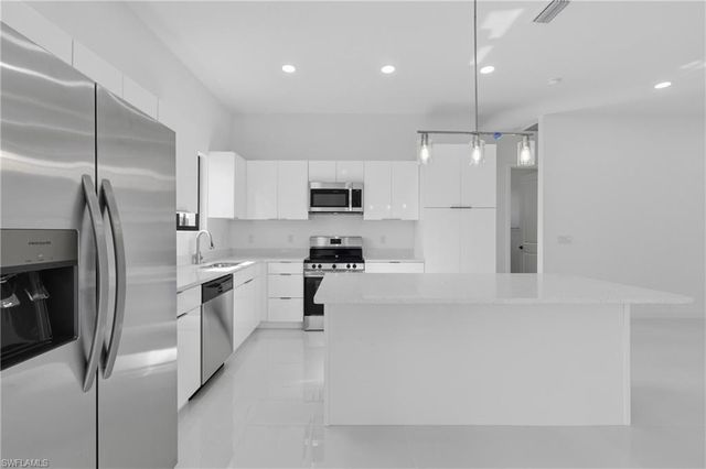 602 NW 25th TER, Cape Coral, FL 33993