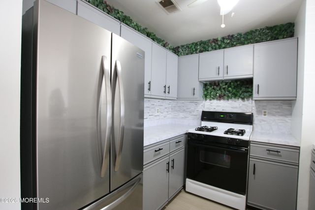 9 Crop Court, Tinton Falls, NJ 07753