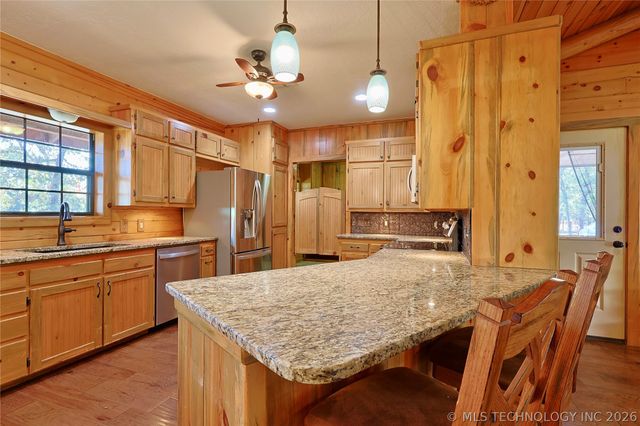 124 London Dock Lane, Canadian, OK 74425