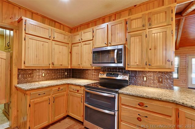 124 London Dock Lane, Canadian, OK 74425