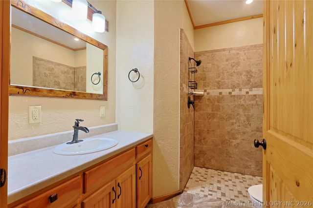 124 London Dock Lane, Canadian, OK 74425